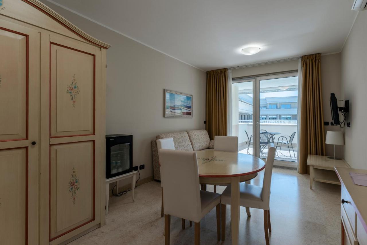 Aparthotel Apt24 - Relais Du - With Pool Desenzano del Garda